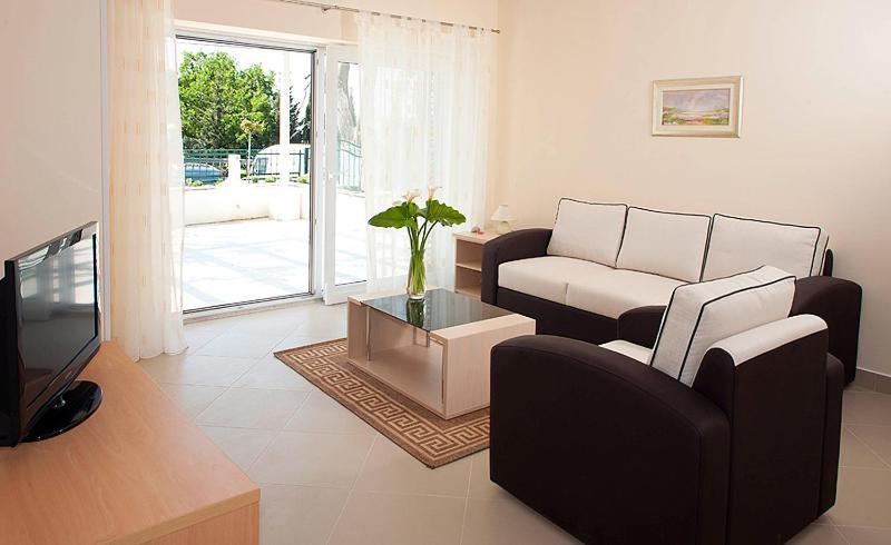 Spacious 1 Bedroom 4 Star Apartment, Mlini Ngoại thất bức ảnh